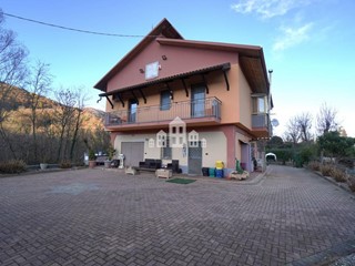 Casa Semi Indipendente in Vendita a Canischio, 260'000&euro;, 225 m²