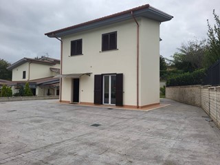 Villa in Affitto a Segni, 700€, 125 m²