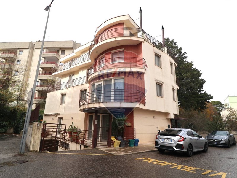 Casa Indipendente in Vendita a Matera, 840'000&euro;, 323 m²