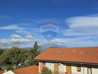 Trilocale in Vendita a Aci Sant'Antonio, 105'000&euro;, 84 m²