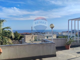 Appartamento in Vendita a Catania, 440'000&euro;, 220 m²