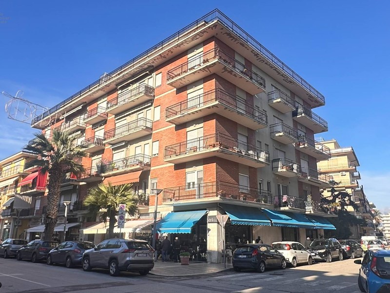 Quadrilocale in Affitto a San Benedetto del Tronto, 750&euro;, 106 m²