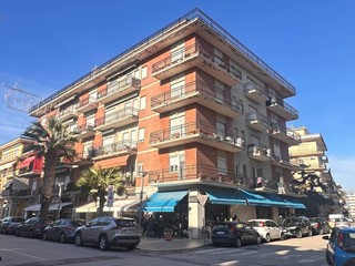 Quadrilocale in Affitto a San Benedetto del Tronto, 750&euro;, 106 m²
