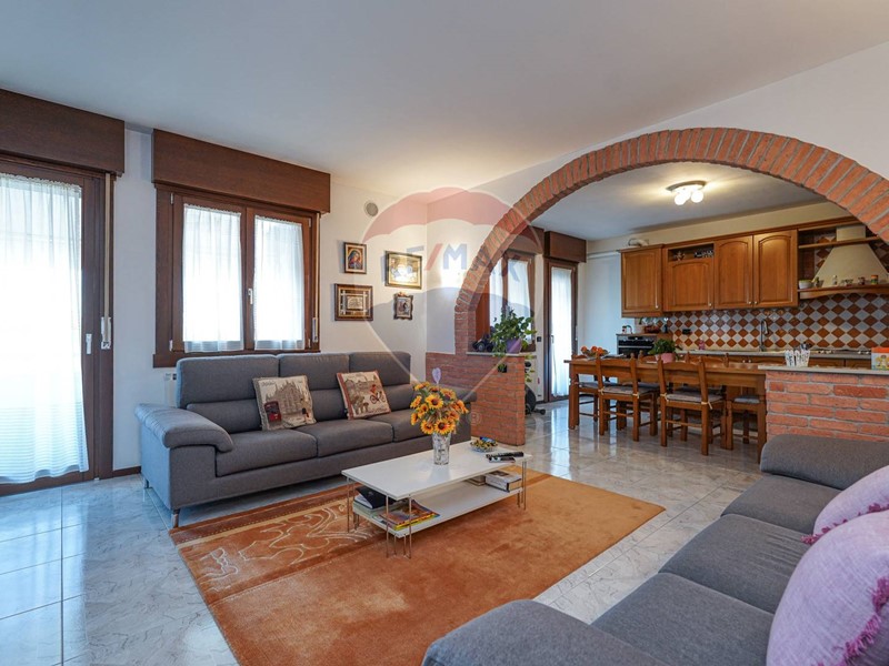 Quadrilocale in Vendita a Brembate, 198'000&euro;, 113 m²