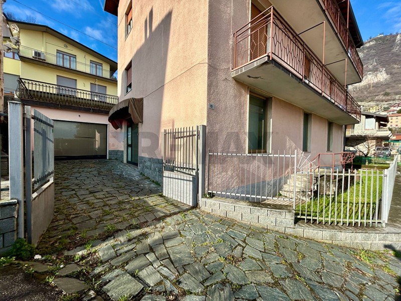 Trilocale in Vendita a Lovere, 178'000&euro;, 227 m²