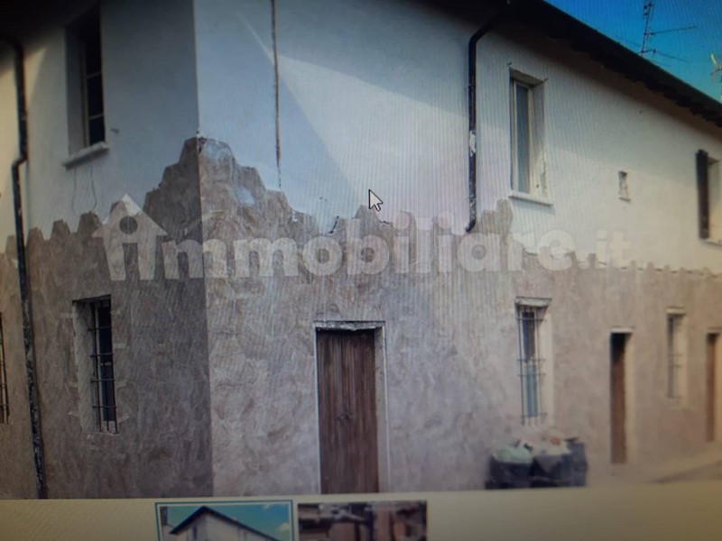Casa Indipendente in Vendita a Bascapè, 185'000&euro;, 150 m²