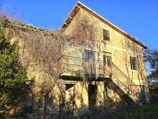 Rustico in Vendita a Morrovalle, 200'000&euro;, 200 m²