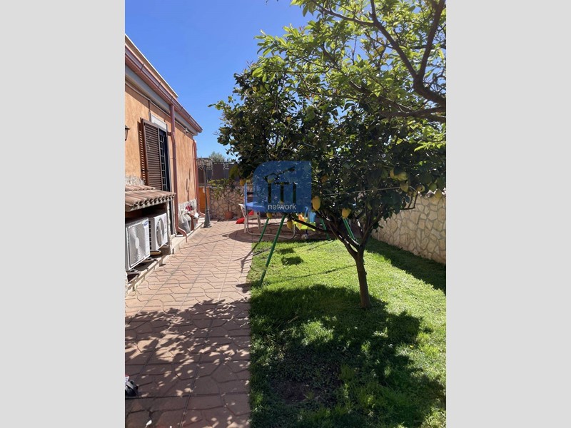 Villetta a schiera in Vendita a Pomezia, 230'000&euro;, 140 m²