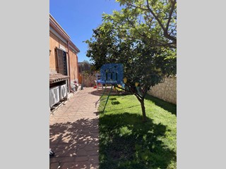 Villetta a schiera in Vendita a Pomezia, 230'000&euro;, 140 m²