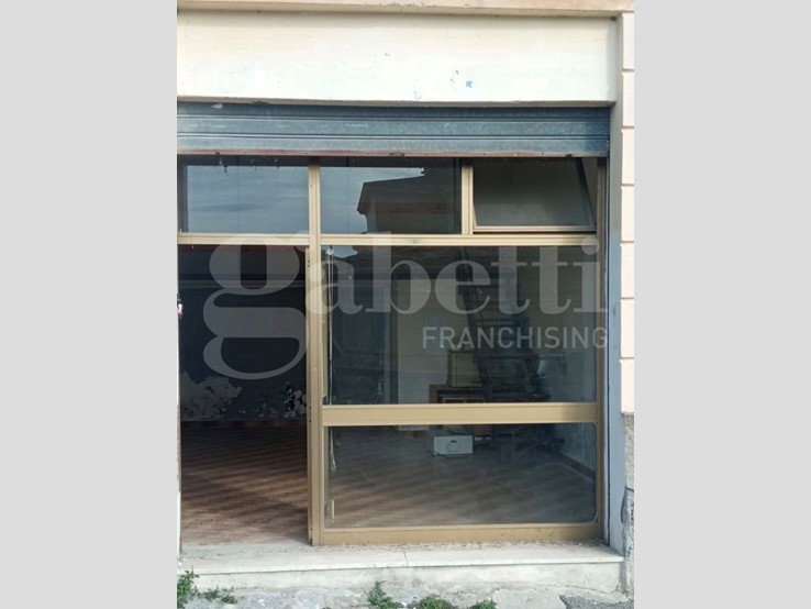 Magazzino in Vendita a Terracina, 70'000&euro;, 46 m²