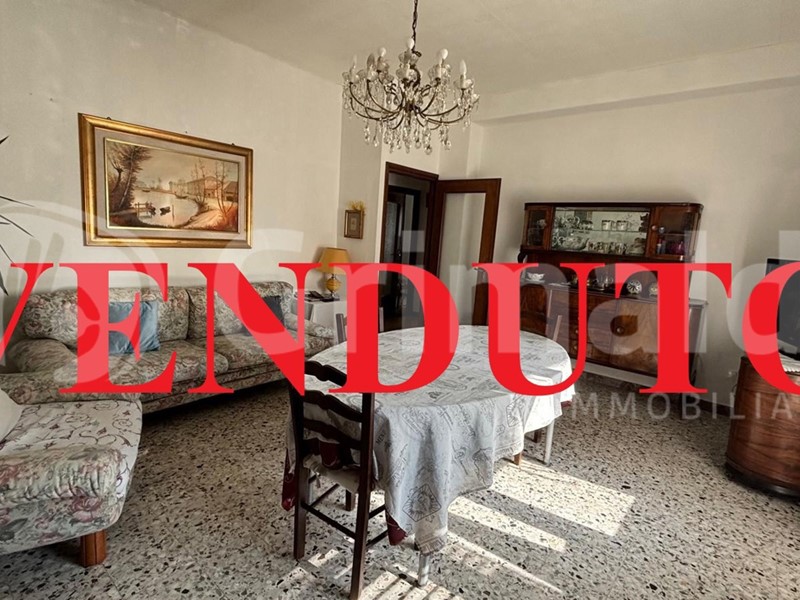 Trilocale in Vendita a Abbiategrasso, 159'000&euro;, 90 m², con Box