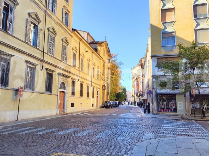 Negozio in Vendita a Piacenza, 70'000&euro;, 58 m², arredato