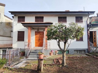 Casa Indipendente in Vendita a Gropparello, 98'000&euro;, 214 m², con Box