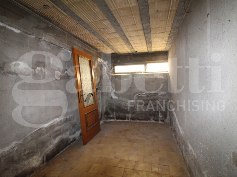Quadrilocale in Vendita a Ateleta, 84'000&euro;, 111 m²