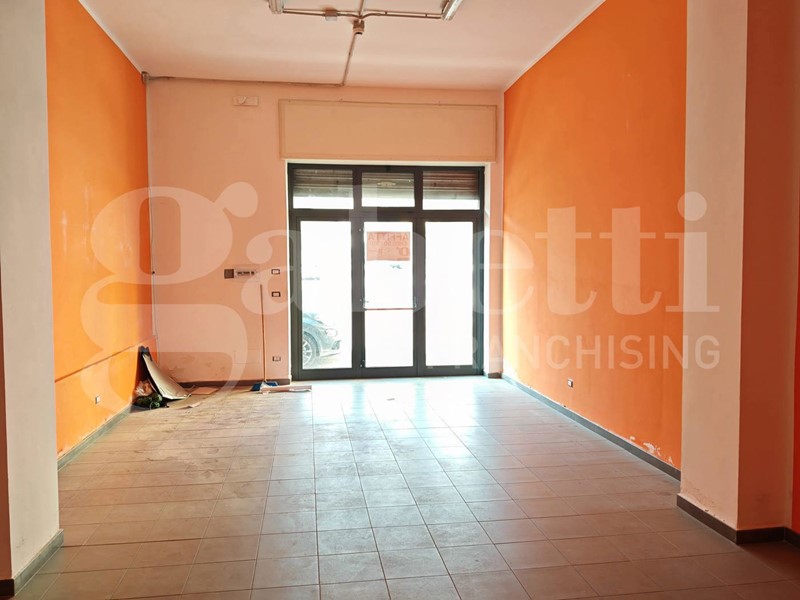 Negozio in Affitto a Venafro, 500&euro;, 43 m²