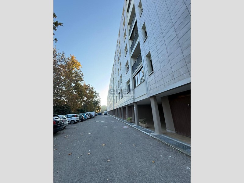 Trilocale in Vendita a Modena, zona Villaggio Giardino, 155'000&euro;, 64 m², con Box