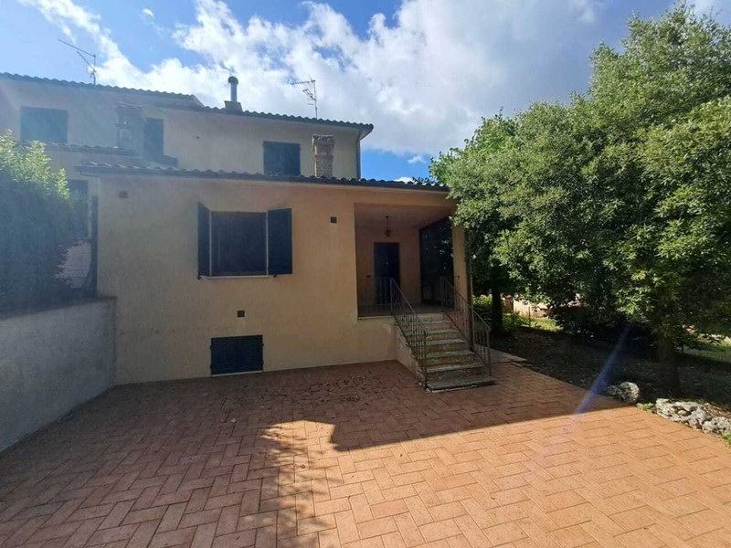 Casa Semi Indipendente in Vendita a Amelia, zona Sambucetole, 108'000&euro;, 156 m², con Box