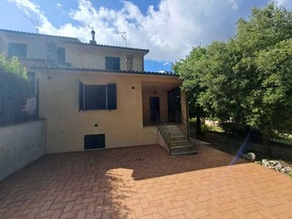 Casa Semi Indipendente in Vendita a Amelia, zona Sambucetole, 108'000&euro;, 156 m², con Box