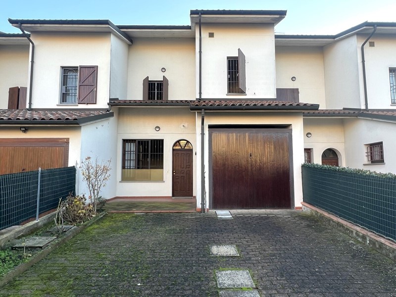 Villetta a schiera in Vendita a Valsamoggia, zona Crespellano, 349'000&euro;, 170 m², con Box