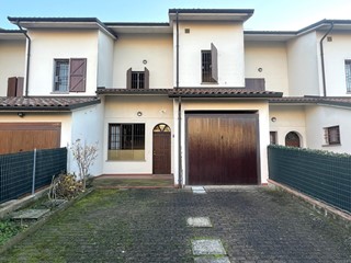 Villetta a schiera in Vendita a Valsamoggia, zona Crespellano, 349'000&euro;, 170 m², con Box
