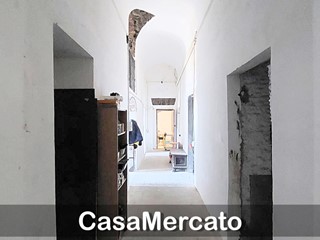 Appartamento in Vendita a Rocca di Papa, zona Repubblica - Centro, 145'000&euro;, 200 m²