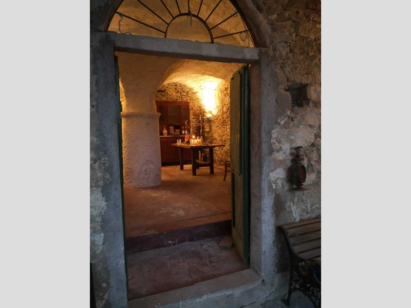 Casa Indipendente in Vendita a Carro, 505 m²