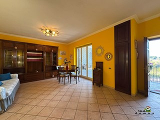 Casa Indipendente in Vendita a Bassano Romano, 239'000&euro;, 200 m²