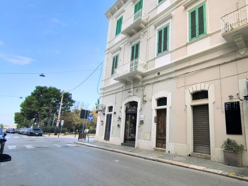 Immobile commerciale in Vendita a Monopoli, zona CENTRALE, 185'000&euro;, 30 m²
