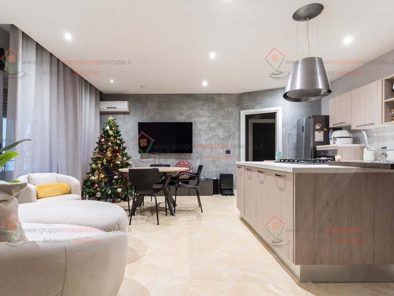 Trilocale in Vendita a Siracusa, zona Adda Gelone Timoleonte, 145'000€, 126 m²