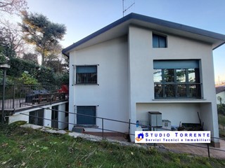 Villa in Vendita a Inverigo, 345'000&euro;, 180 m²