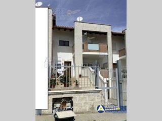Villetta a schiera in Vendita a Formia, 74'100&euro;, 177 m²