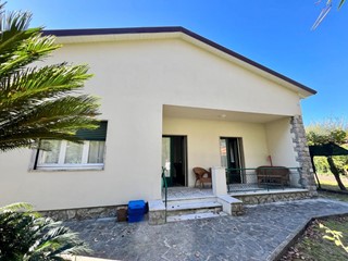 Casa Indipendente in Affitto a Forte dei Marmi, 3'000&euro;, 130 m², arredato