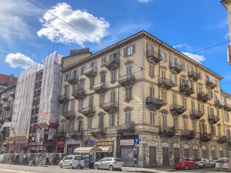 Appartamento in Vendita a Torino, 63'000&euro;, 114 m²