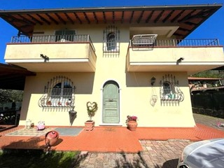 Villa in Vendita a Massa, zona Romagnano, 530'000&euro;, 160 m²