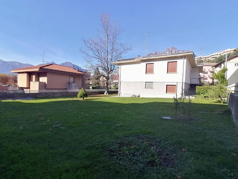 Villa in Vendita a Lecco, 660'000&euro;, 361 m²