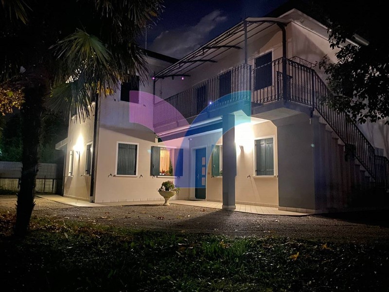 Casa Indipendente in Vendita a San Biagio di Callalta, 360'000&euro;, 320 m²