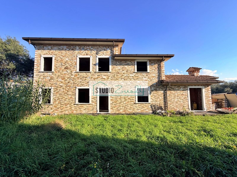Casa Indipendente in Vendita a Seravezza, 550'000&euro;, 201 m²