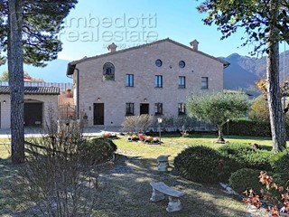 Villa in Vendita a Cagli, 595'000&euro;, 375 m²