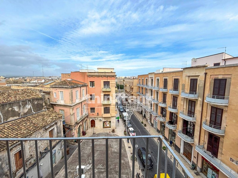 Appartamento in Vendita a Siracusa, 470'000&euro;, 220 m²