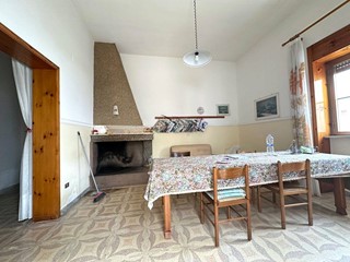 Casa Indipendente in Vendita a Lizzanello, 155'000&euro;, 360 m²