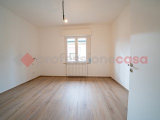 Trilocale in Vendita a Cecina, 240'000&euro;, 80 m², con Box