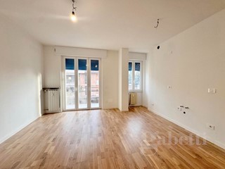 Trilocale in Vendita a Busto Arsizio, 135'000&euro;, 65 m², arredato, con Box