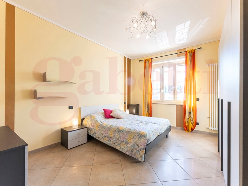 Trilocale in Vendita a San Mauro Torinese, 155'000&euro;, 77 m², con Box