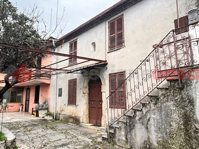 Trilocale in Vendita a Vico nel Lazio, 40'000&euro;, 80 m²