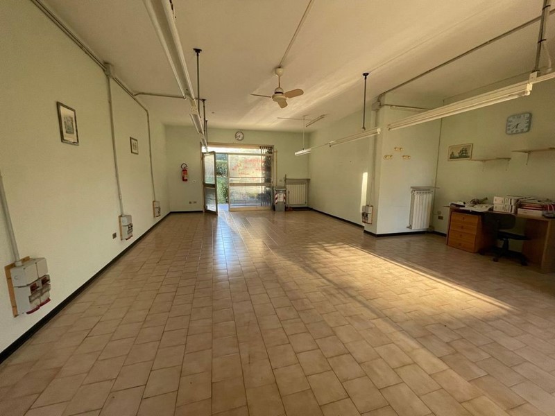 Negozio in Affitto a San Marcello, 300&euro;, 60 m²
