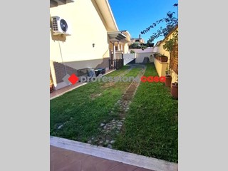 Villa in Vendita a Pomezia, 189'000&euro;, 85 m²