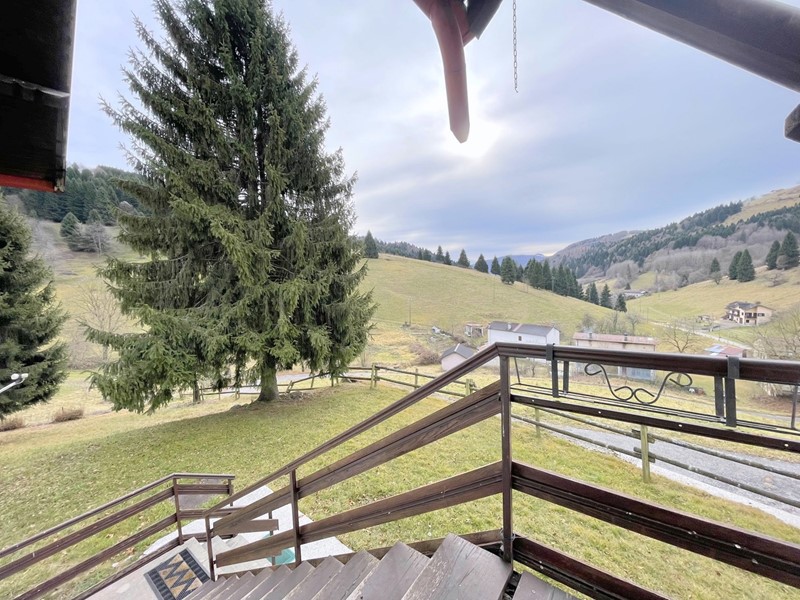 Villa in Vendita a Foza, 248'000&euro;, 200 m², arredato, con Box