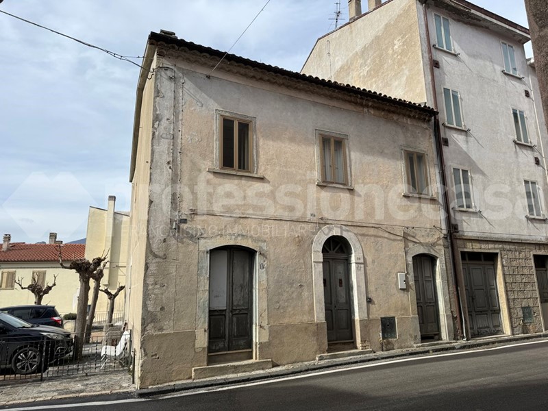 Casa Indipendente in Vendita a Sant'Angelo del Pesco, 43'000&euro;, 240 m², arredato
