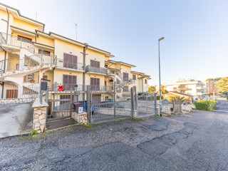 Quadrilocale in Vendita a Mentana, 229'000&euro;, 110 m²