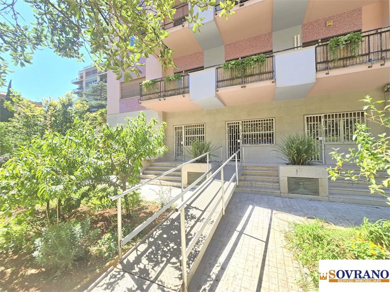 Appartamento in Affitto a Palermo, 2'000&euro;, 161 m²